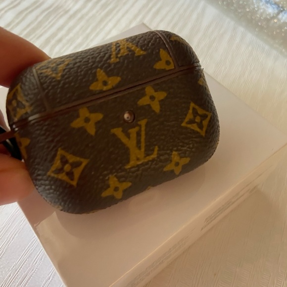 For Apple AirPods PRO 3rd & 4th gen case cover & Clip - Picture 7 of 13